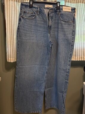 Abercrombie & Fitch Women's Light Blue Boyfriend Jeans